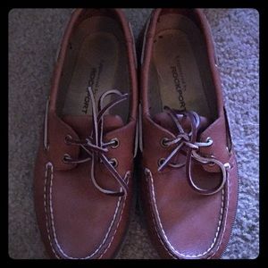 I’m selling Rockport boat shoes
